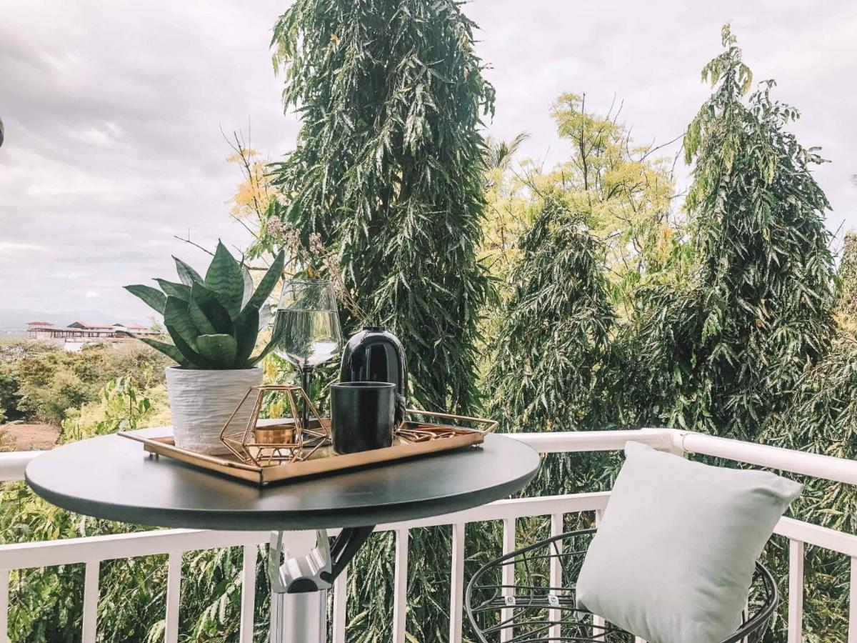 Soderberg By J&J Homes At Amani Grand Resort Residences Near Airport マクタン エクステリア 写真